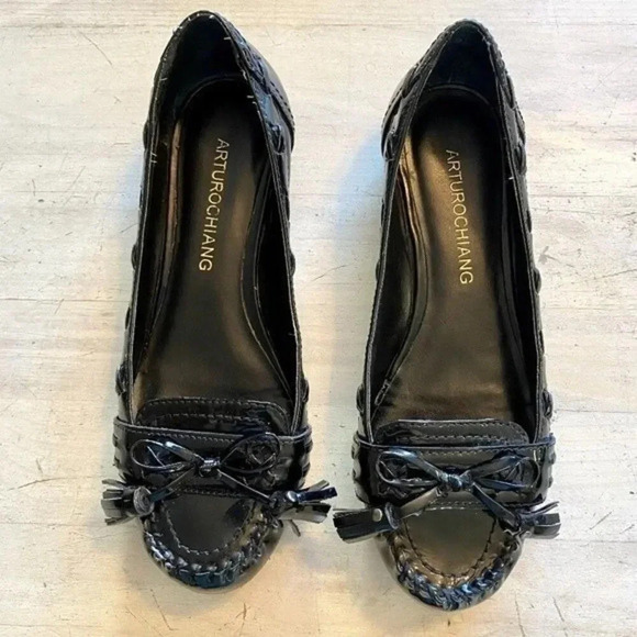 Arturo Chiang Black Loafers with Tassels - Picture 1 of 10